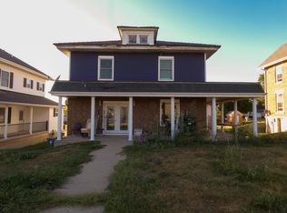 105 1st Ave E, Cascade, IA 52033