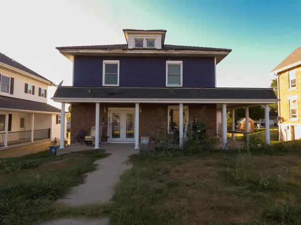 105 1st Ave E, Cascade, IA 52033