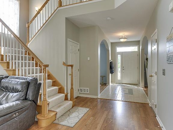 5th image of 3034 Edward St