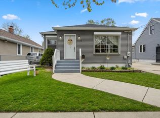 909 Bowditch Ave, Aurora, IL 60506