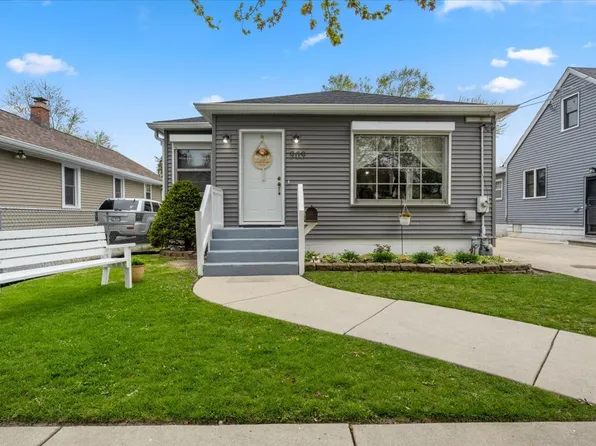 909 Bowditch Ave, Aurora, IL 60506