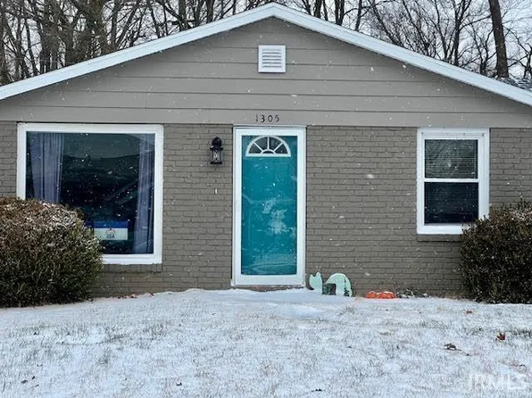 1305 S Colony Dr, Yorktown, IN 47396