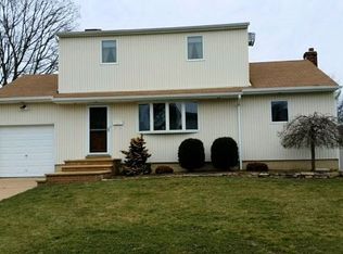 25 Copeland Pl, Farmingdale, NY 11735