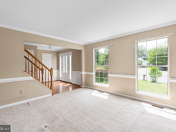 5th image of 8 Timberwood Ct