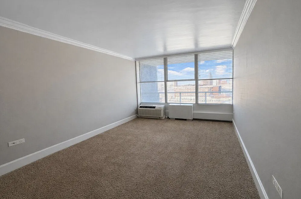 800 Towers Apartments — Photo 4