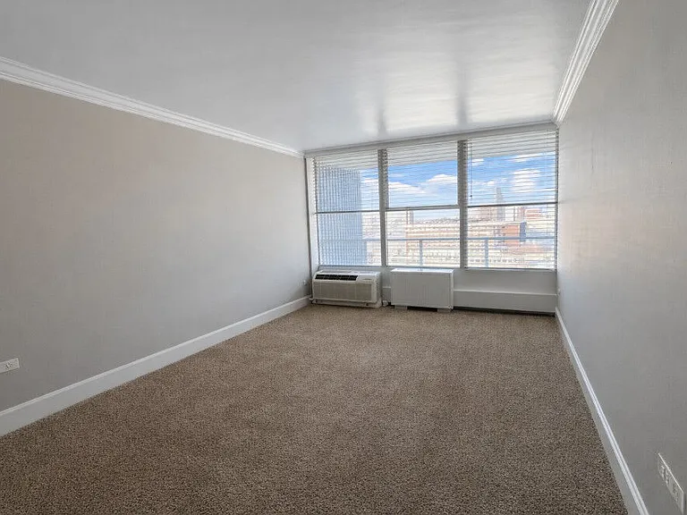 800 Towers Apartments — Photo 4