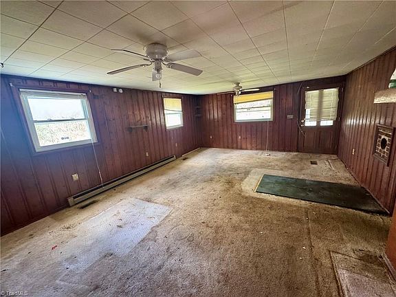 3rd image of 6111 Appletree Ct