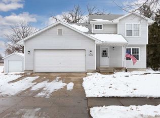 1505 Rock Island Dr, Ely, IA 52227