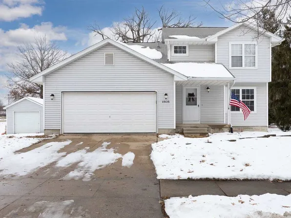 1505 Rock Island Dr, Ely, IA 52227