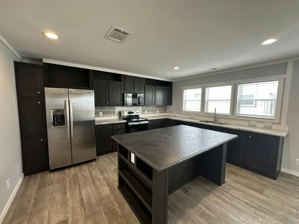 11 Bonnet St #101, Willis, TX 77318