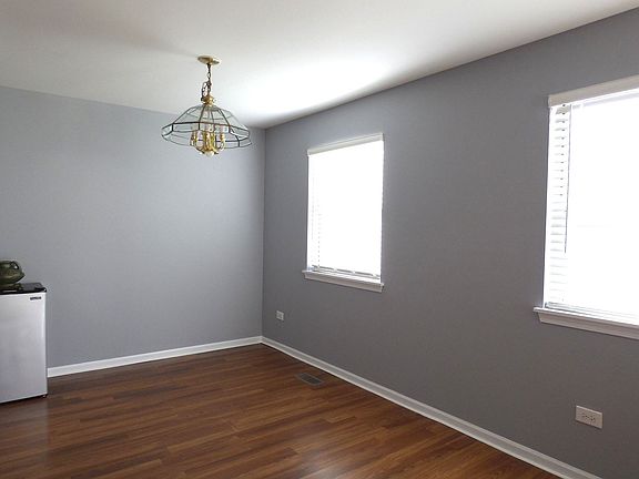 5th image of 70 Larch Ct