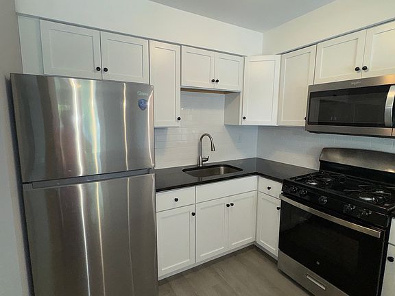 2nd image of 1535 Sheffield Ave #1531