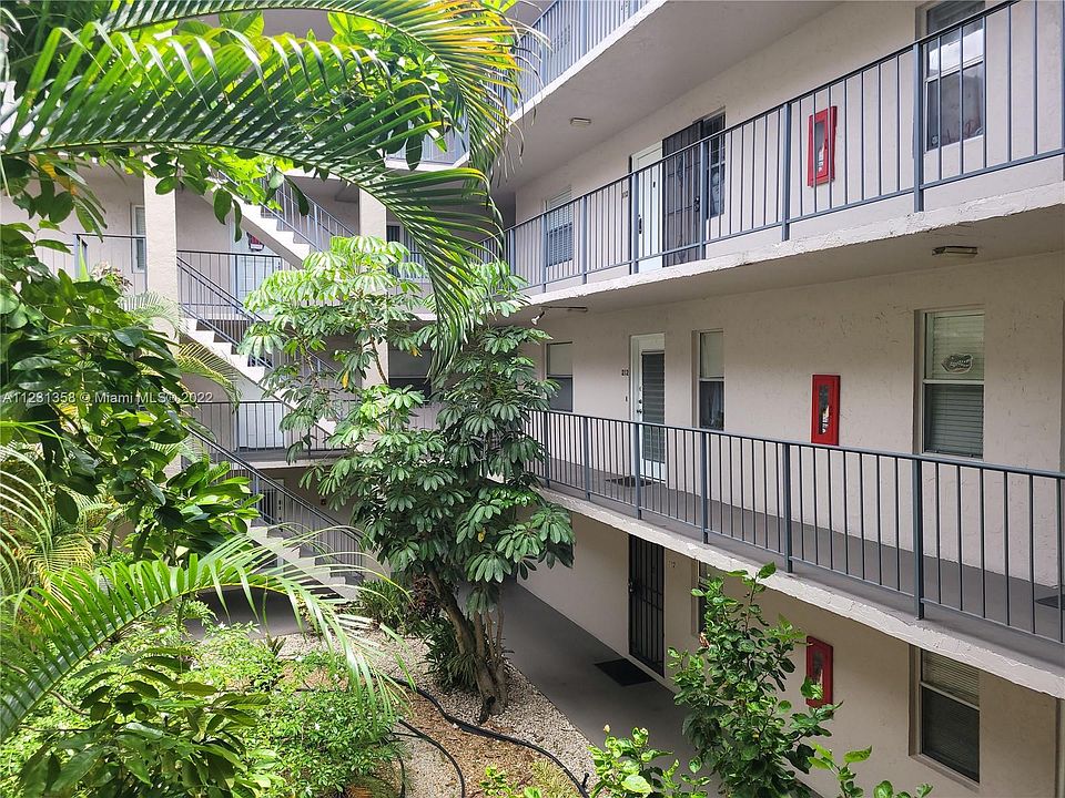 1st image of 2821 Somerset Dr APT 212