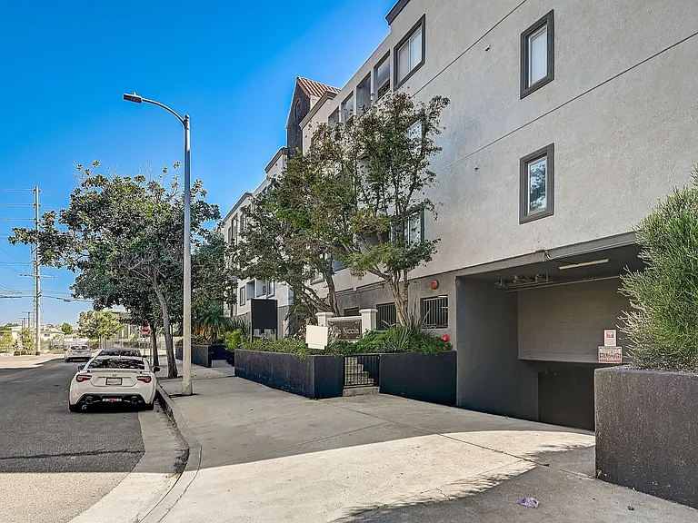 14900 Moorpark Street — Photo 7