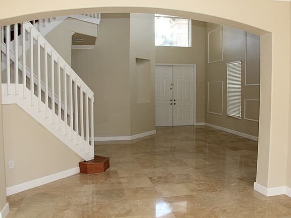 Living Room/Entrance