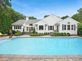 100 Whippoorwill Ln, Quogue, NY 11959