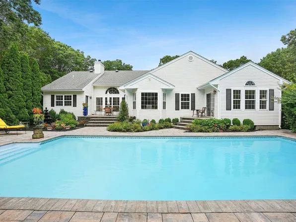 100 Whippoorwill Lane, Quogue, NY 11959