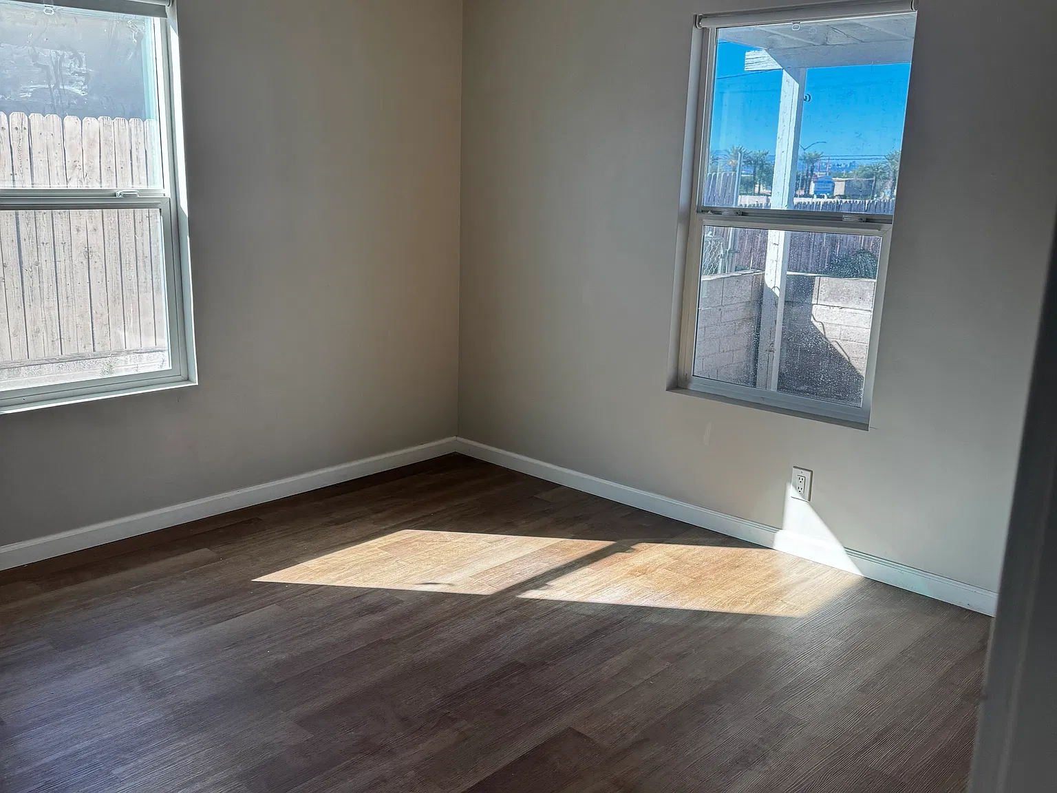 160 W Victory Rd — Photo 4
