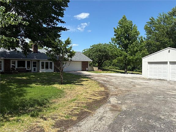 4th image of 10023 S Munro Rd