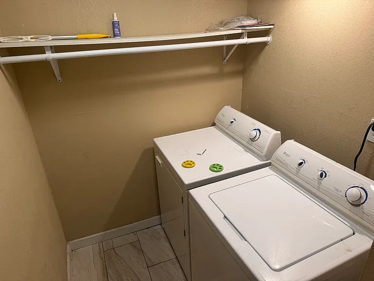 2615 Morningside Dr NE #B — Photo 3