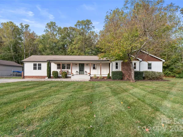 1335 Blacksnake Rd, Stanley, NC 28164