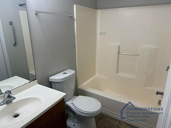 3rd image of 609 Church Ave SE #A