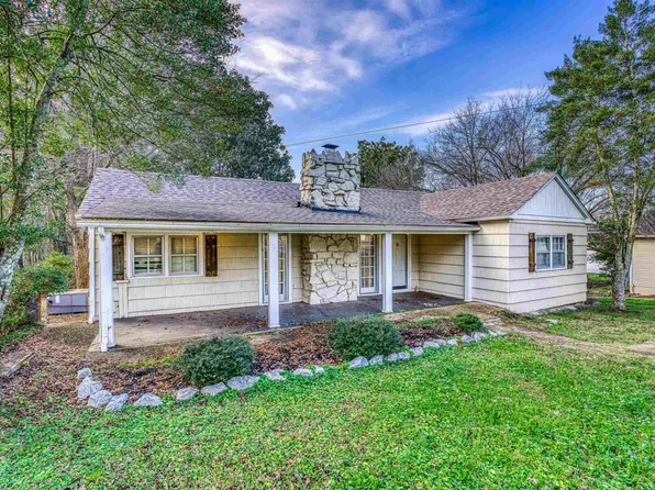 1512 Woodmont Dr, Tuscumbia, AL 35674