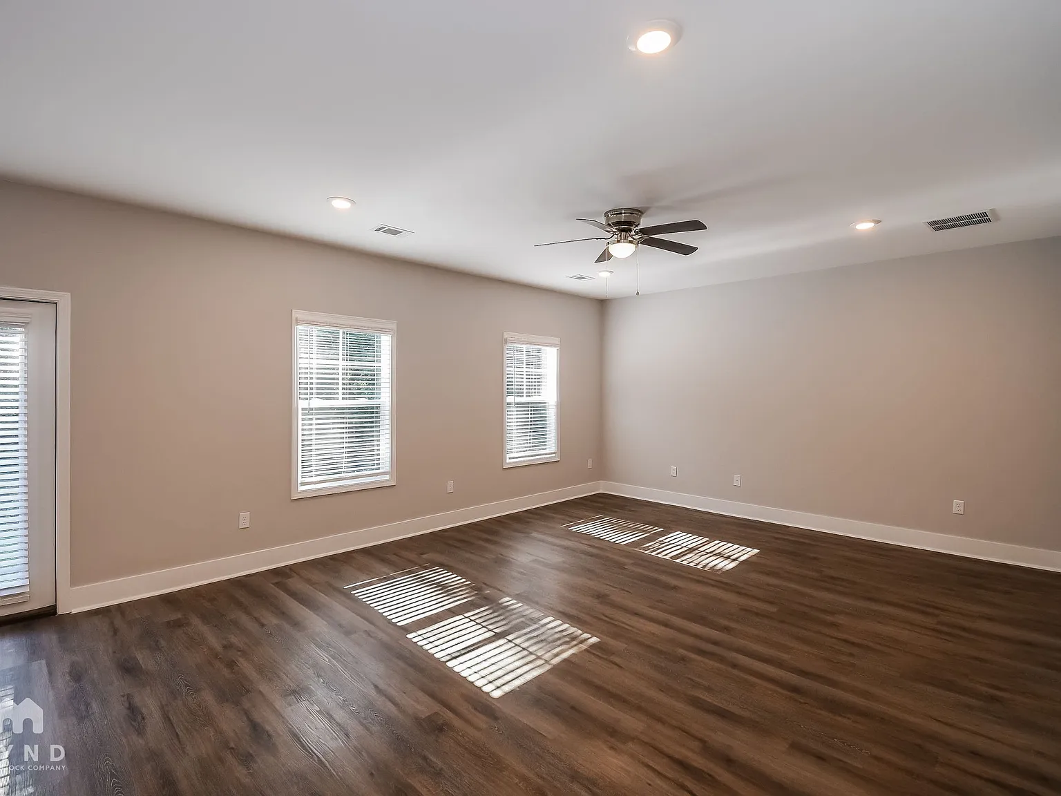 3 bed, 2.0 bath, 1642 sqft, $2,099 — Photo 3