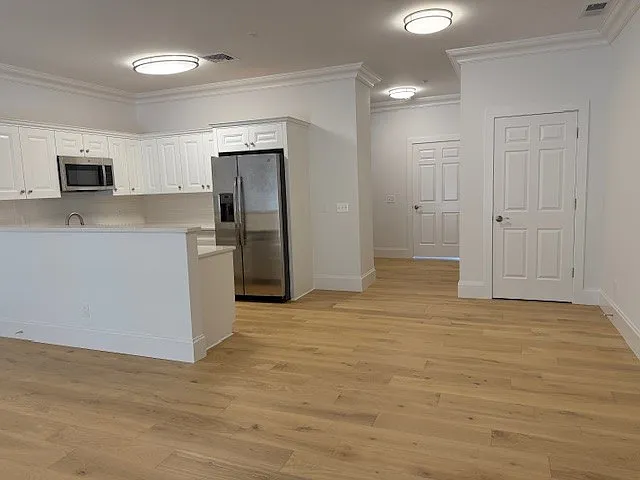 2 bed, 1718 sqft, $9,200 — Photo 3