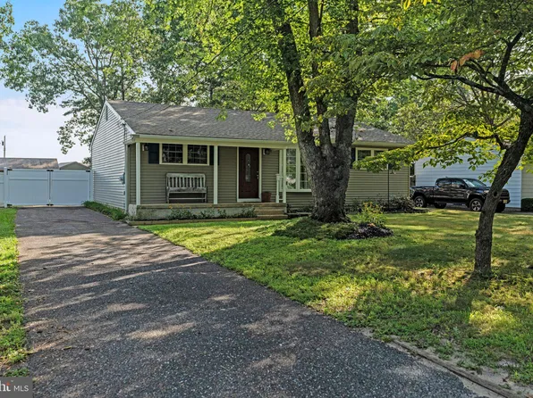 212 Springdale Ln, Williamstown, NJ 08094