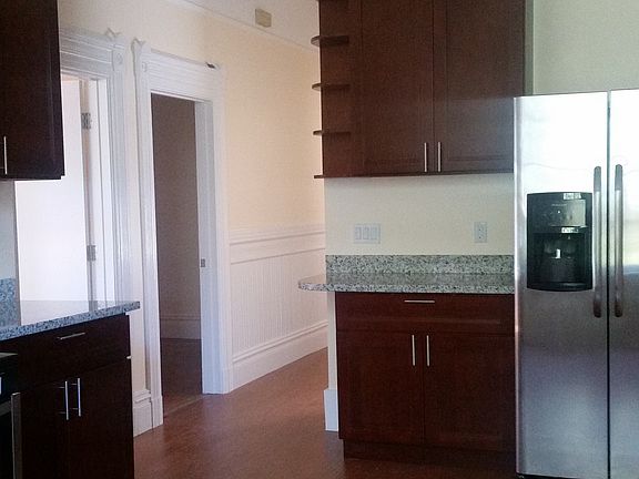 3rd image of 860 Haight St #2