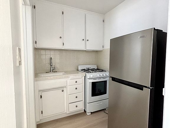 5th image of 326 Hermosa Ave APT 5