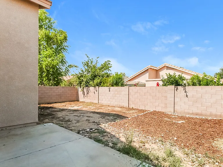 1652 N Serina — Photo 15