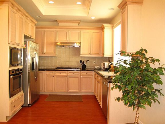 4th image of 5686 Sultana Ave