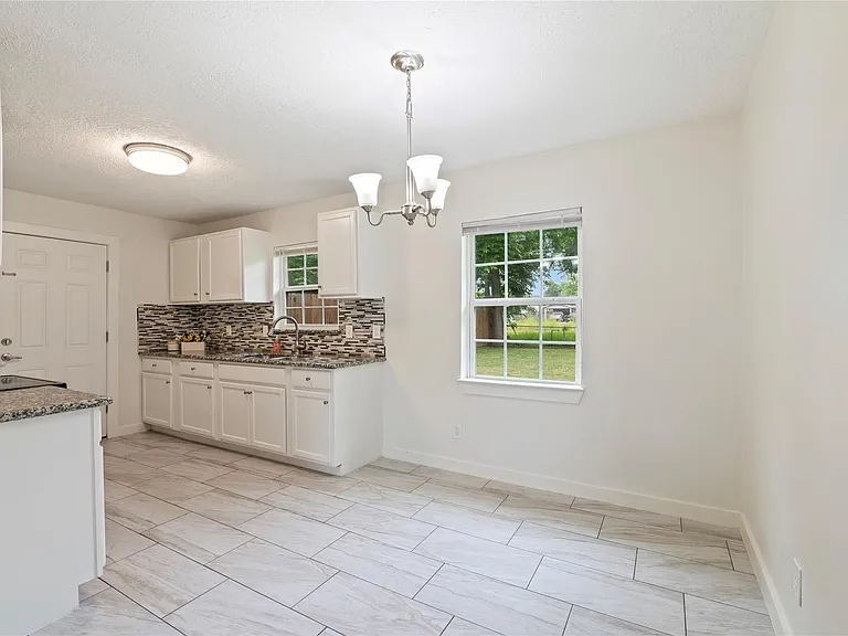 504 Burke Rd — Photo 20