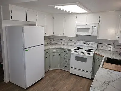 1733 N Crestmont Dr — Photo 1