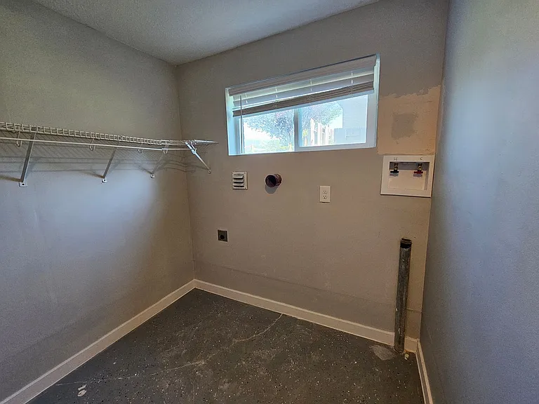 435 W 1250 S — Photo 23