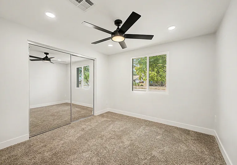 3701 E Ludlow Dr — Photo 34