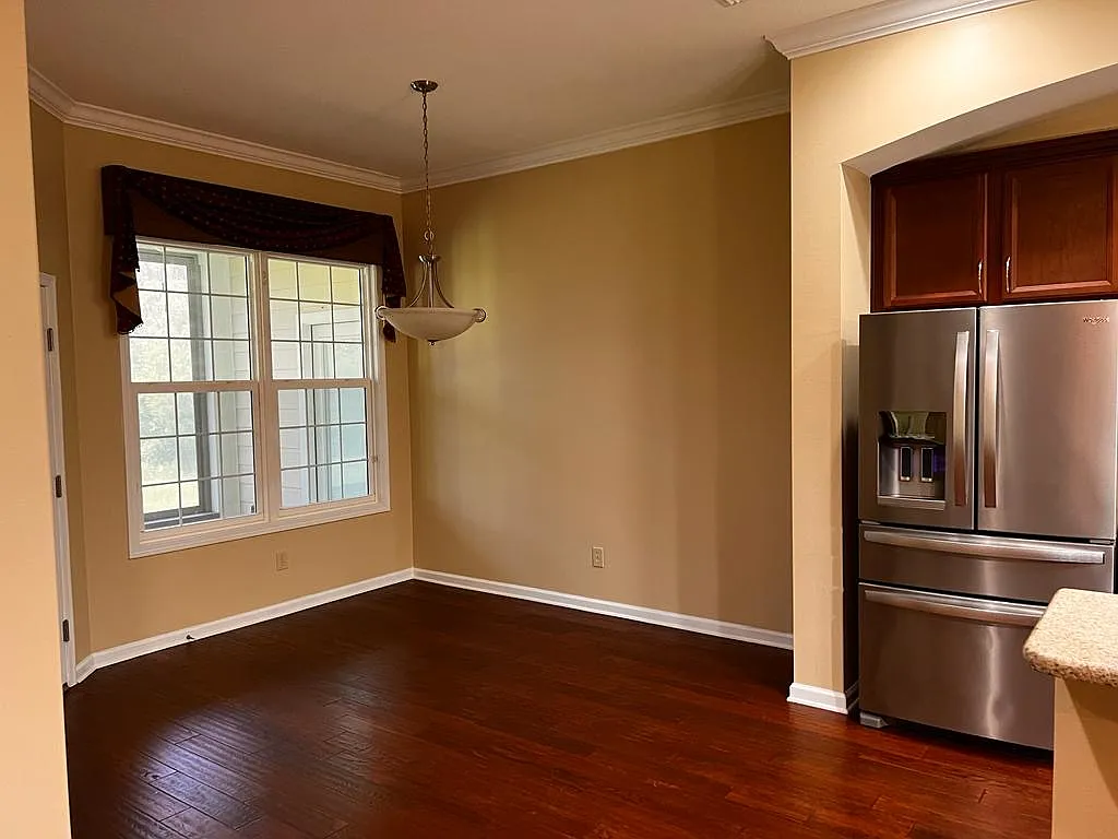 4 bed, 3738 sqft, $3,600 — Photo 4