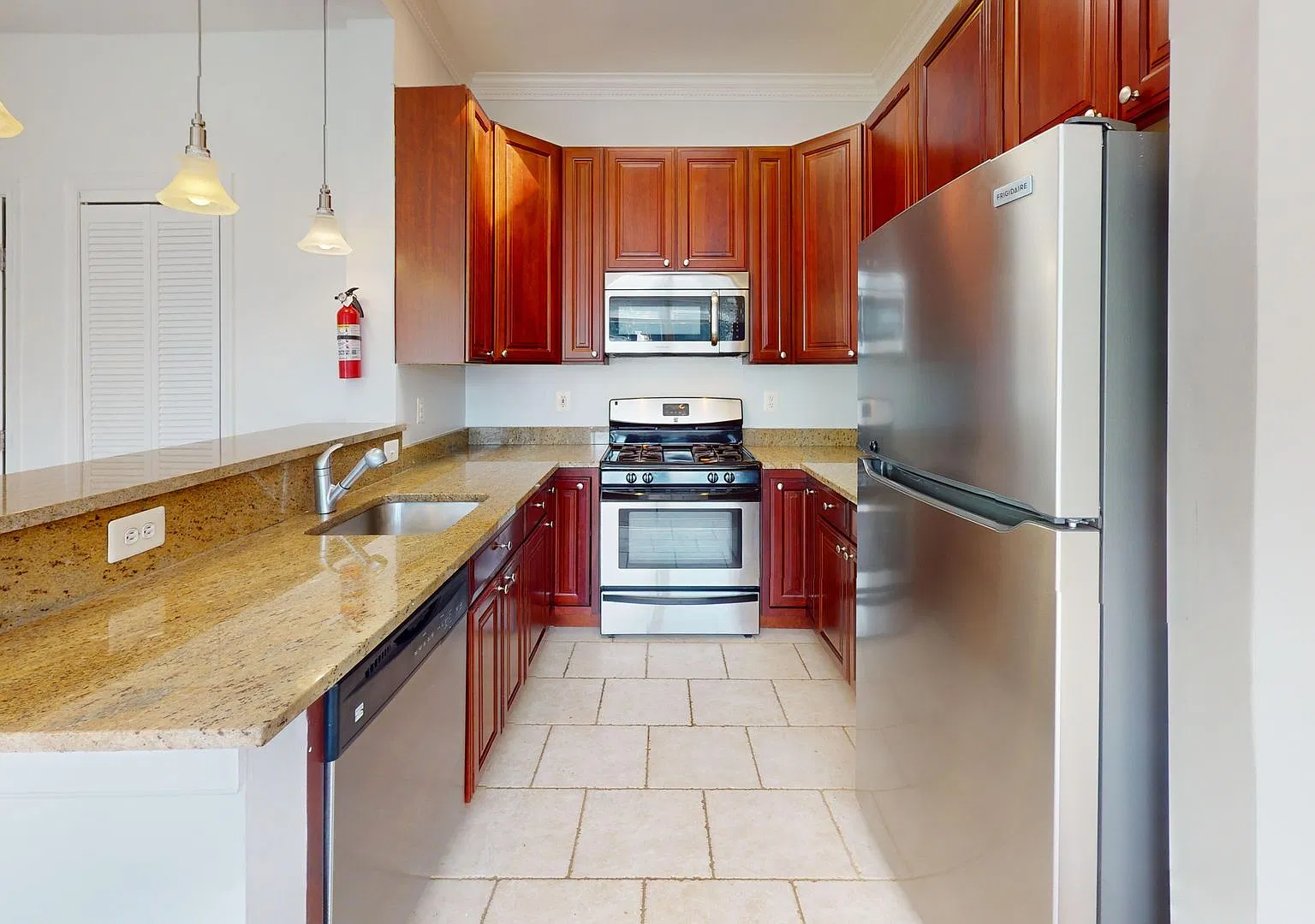 Top Floor! Beautiful One Bedroom W/Renovated Kitchen & Washer/Dryer In Unit! — Photo 3