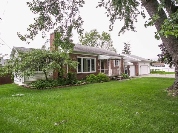 1228 Minnesota Ct, Marysville, MI 48040