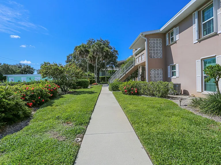 221 Cypress Way E #201 — Photo 26