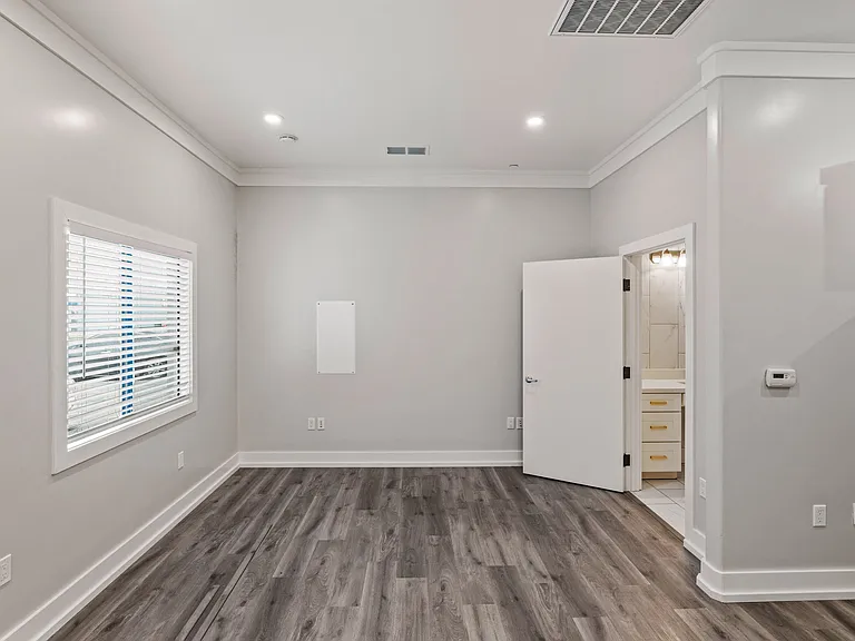 1104 Broadway Ave #1 — Photo 9