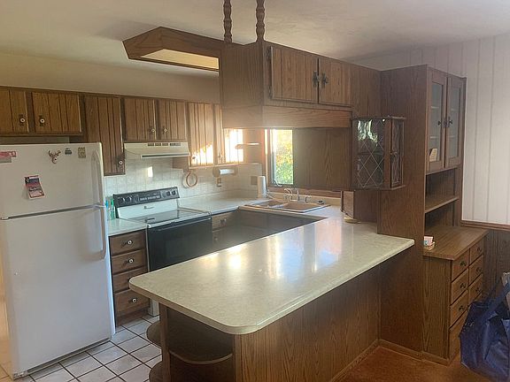4th image of 796 Southgate Dr