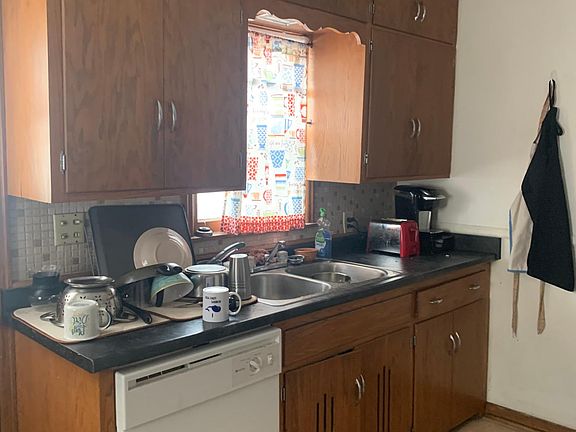 3rd image of 867 Snelling Ave N #2