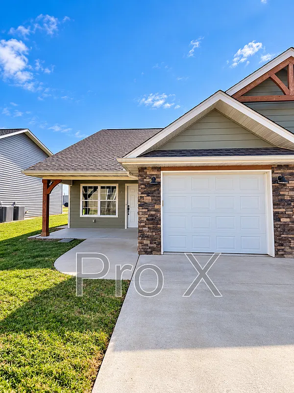 3 bed, 2.0 bath, 1560 sqft, $1,330 — Photo 1