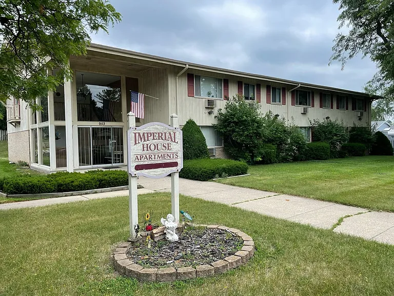 Imperial House Apartments — Photo 19