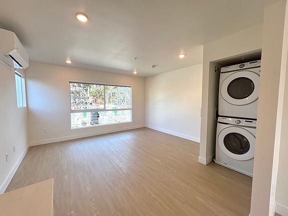 3rd image of 4661 Florida St #201
