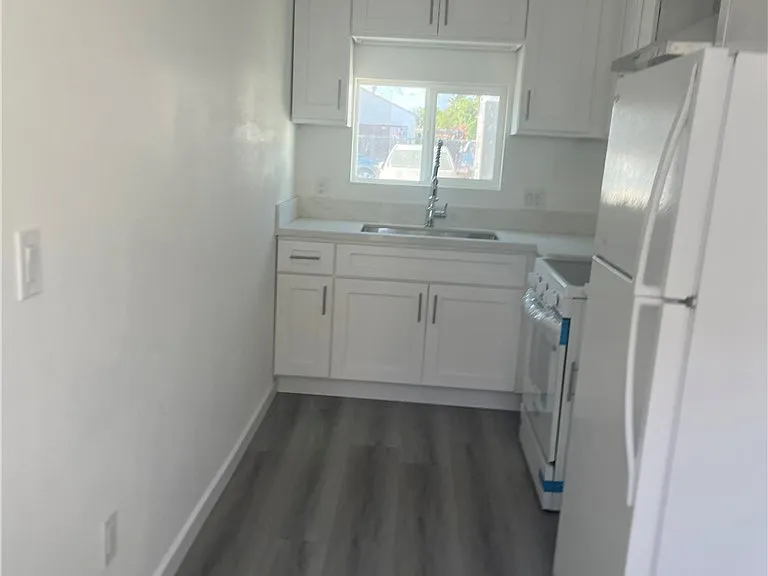 1387 W Holt Ave — Photo 7