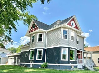 613 Commercial St, La Porte City, IA